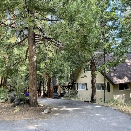 Nature Lover's Paradise: Luxurious The Shire - Cubs Crossing Chalet in Sierras