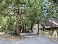 Nature Lover's Paradise: Luxurious The Shire - Cubs Crossing Chalet in Sierras - Chalets