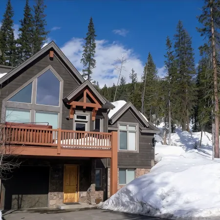 Luxury 5Br 4.5 Bath, 2 Primary Bedrooms! Across from Ski Resort. License 005650