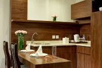 โรงแรมเดโลนิกซ์ การาวัง - พร้อมอาหารเช้า