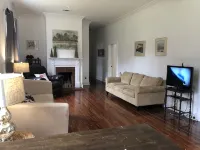 Historic home in Downtown Mobile next to Civic Center and Mardi Gras parades - บังกะโล