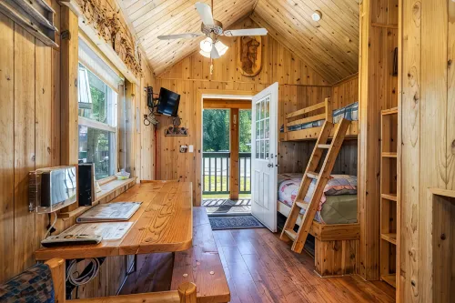 捕獸人小屋 - 小木屋