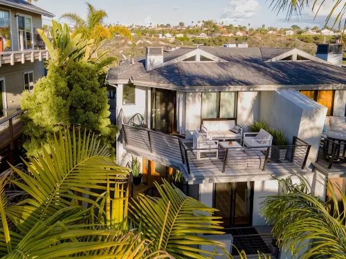 Walk to the Beach/Rooftop Deck with Views/7 beds- 2 Kings/ A/C - Bathtub