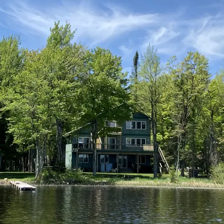 Lake Namakagon Sunrise Cove~Unwind & Reconnect. Private Dock, 2 Kayaks, Row Boat