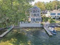 Waterfront Lake Winnipesaukee Luxury Family House with  Private Water-Dock+ More - Wifi