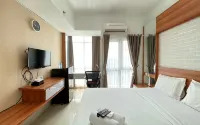 Monochrome Studio Room at Taman Melati Jatinangor Apartment by Travelio - Pools