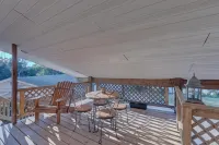 Cape Pines Motel - parking