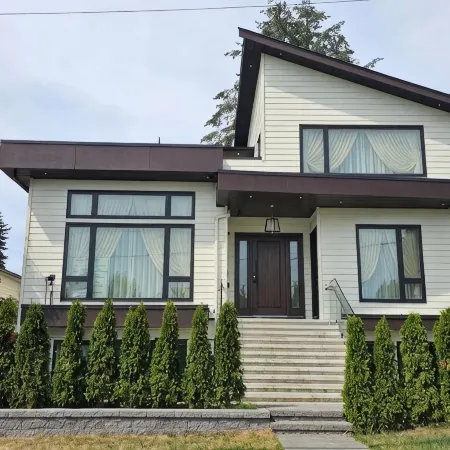 Brand New Spacious 2BR & Large Den Bright Suite, Laundry, 75" TV, Dishwasher, 4min to Bus Shops