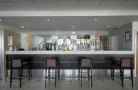 Holiday Inn Express NUNEATON by IHG - bar