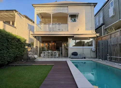 East Brisbane Federation-Style Light-Filled Pool Villa - Villas