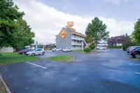 Premiere Classe Saint Quentin - parking