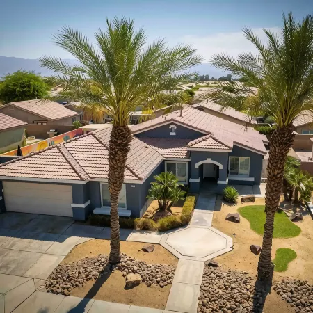 Close to Bnp Paribas Open•Private Saltwater Pool & Spa•Free Spa Heat•King Beds