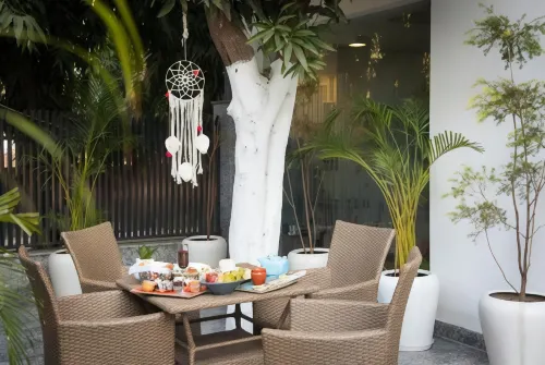Rosastays Gurugram Sec 31 - Condos