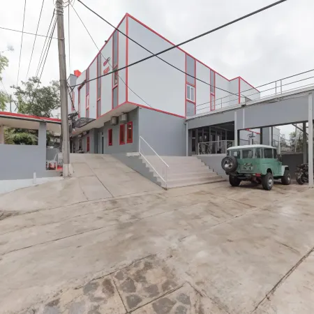 RedDoorz Syariah Plus Near Tugu Bubur Ayam Cianjur