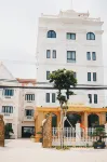Minh Long Hotel Hotels near Chua Van Lai