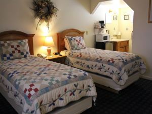 Barewood Inn & Suites