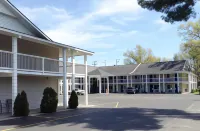 Travelodge by Wyndham Traverse City MI Hotels in East Bay Township
