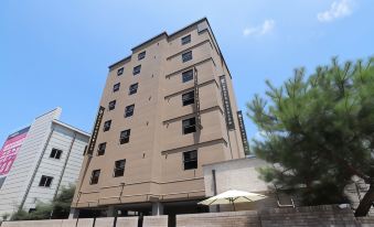 Chuncheon Sonamu Hotel - Housity