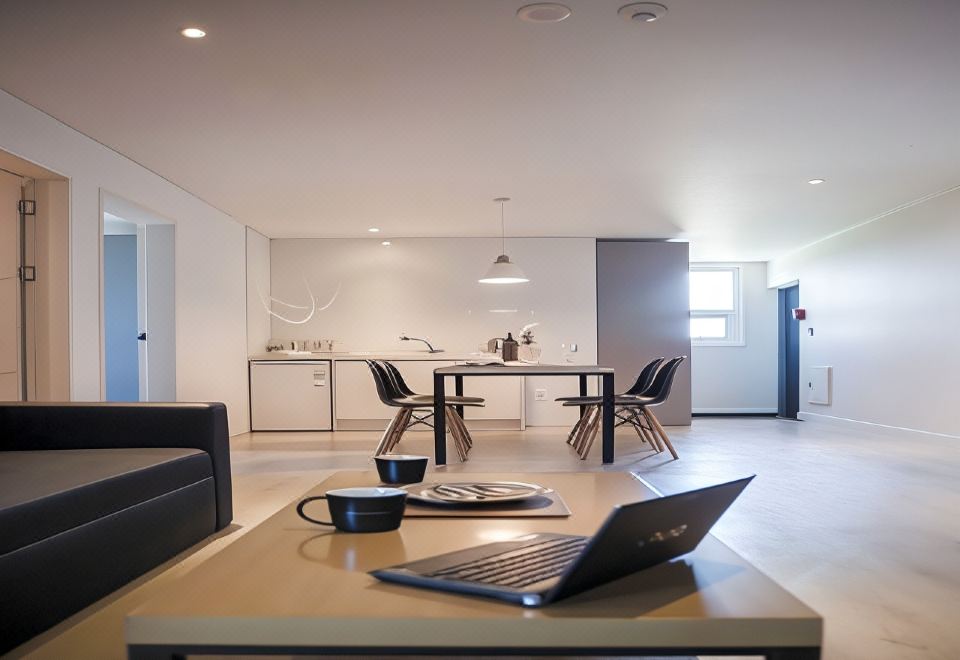 2. 샐리스 제주..