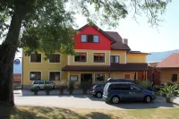 Gasthof Zum Moosmann - Familie Pachernigg Hotels near Die groesste Traube der Welt am Eory-Kogel