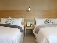 Flora Inn Hotels near Old Town