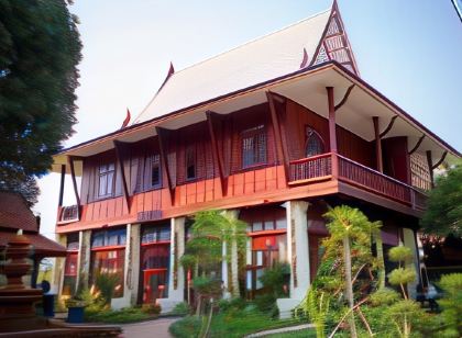 Baan Lhang Wangh, house behind the palace