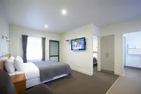 Auto Lodge Motel Hotels in Hamilton
