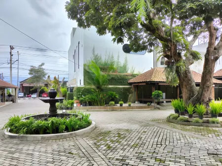 Hotel Catur Putra