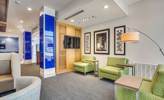 Holiday Inn Express & Suites Denton South