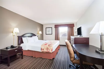 Days Inn by Wyndham Aberdeen فنادق في أبردين