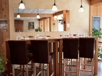 Hôtel Restaurant Bar Auberge de Costaroche / Restaurant ouvert du lundi au vendredi de 12h à 14h Hôtels à : Venthon