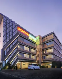Front One Gosyen Hotel Salatiga