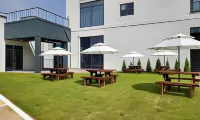 Hillsnorkelbeach Hotel Hotels near Jangho Port