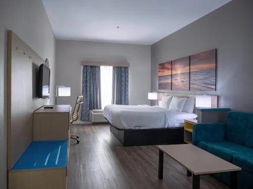 Days Inn & Suites by Wyndham Savannah North I-95