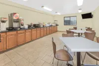 Super 8 by Wyndham Ottumwa Hotels in Ottumwa