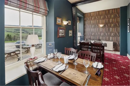 White Horse Farm Inn Отели в г. Фарндейл Восток