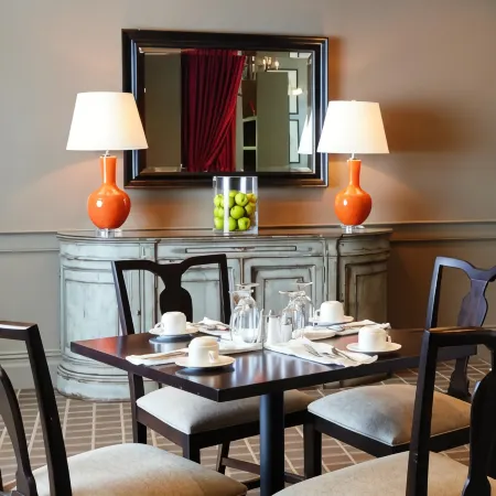 Ethan Allen Hotel
