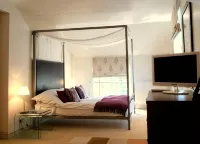 هنترز ريست إن فنادق في Clutton