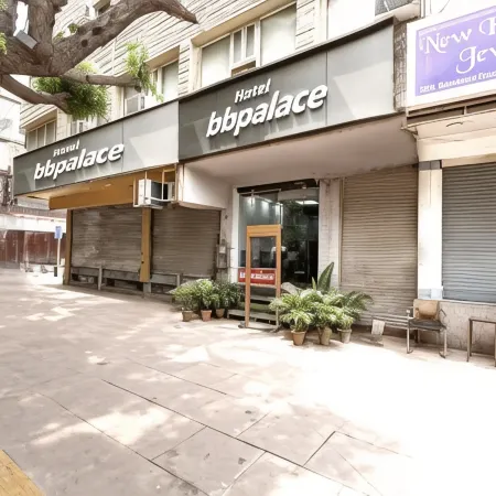 Hotel BB Palace (A Family Hotel) Отели рядом с достопримечательностью «Кароль Баг»