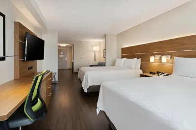 Holiday Inn Express & Suites Largo-Clearwater Hotels in Largo