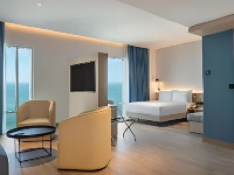 แฮมป์ตัน บาย ฮิลตัน คูเวต ซาลมิญ โรงแรมในSalmiya