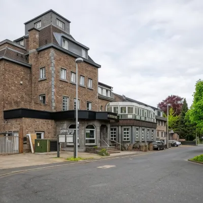Vintage Hotel Köln Pulheim - Kostenlose Parkplätze Hotels near Ollenhauerring Station