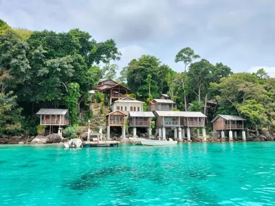 Olala Bungalows And Restaurant Mitra RedDoorz Hotel dekat Rubiah Tirta Divers