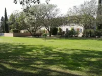 Le Mas des Vergers Hotels in Mallemort
