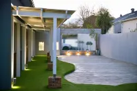 Two Fat Owls Guesthouse
