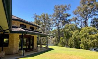 Harmony Forest Cottages & Lake Side Lodge