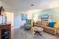 Unit 7 - Cozy Gulfview Retreat
