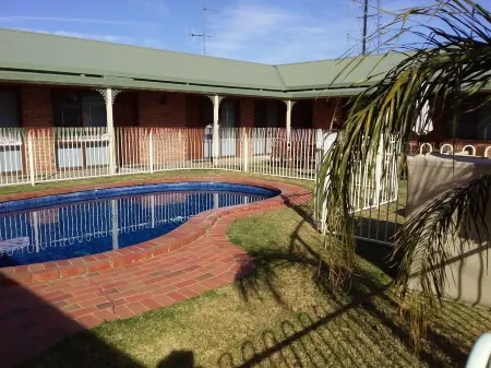 Regency Court Motel Отели в г. Кобрам