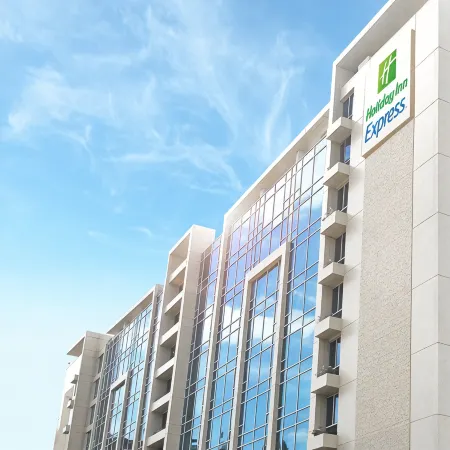 Holiday Inn Express Manila Newport World Resorts Отели рядом с достопримечательностью «AUG Student Services Manila»