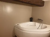 Charmant Appartement cœur Village provençal Hotels in Lambesc